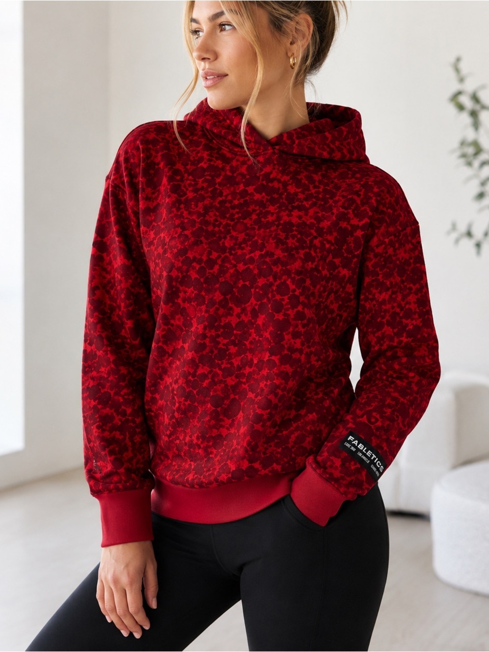 Fabletics Luxe 360 Red Floral Camo Pullover Hoodie Sweatshirt Size Medium